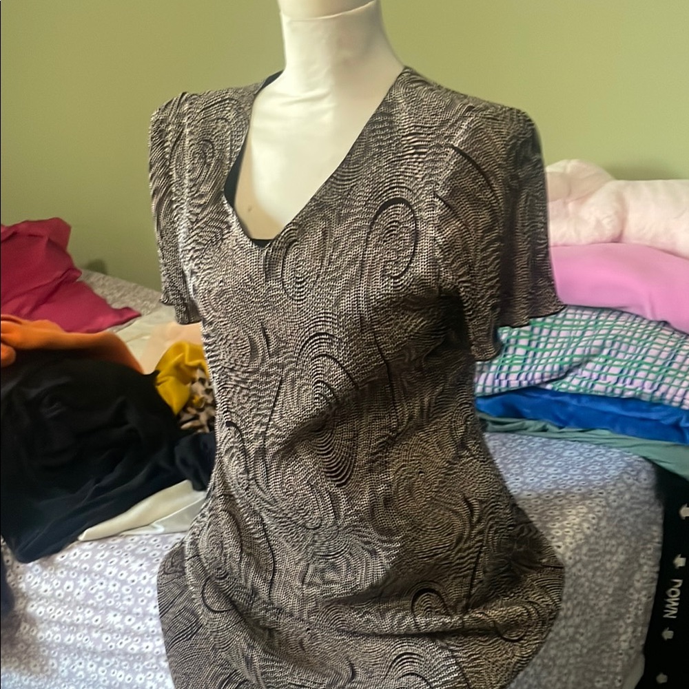 Black and White Patterned V-Neck Top